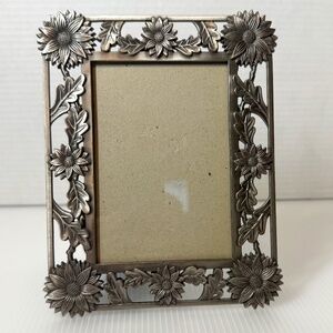 Ornate Silver Daisy/Sunflower Floral Metal Design Picture Frame 4x6”